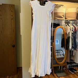 White Universal Thread maxi dress. Size small.